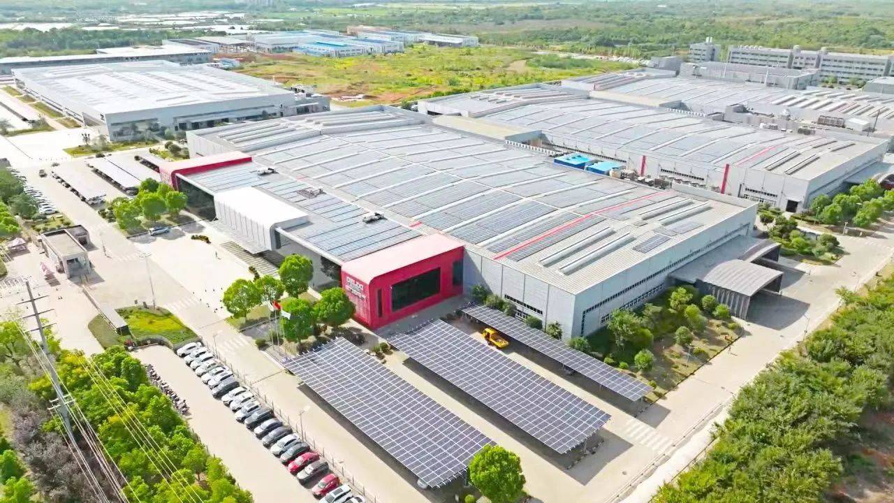 德力西电气蝉联中国电气工业领军企业TOP10荣获中国工业特别贡献企业等殊荣!(图5) 德力西电气蝉联中国电气工业领军企业TOP10荣获中国工业特别贡献企业等殊荣!(图5)